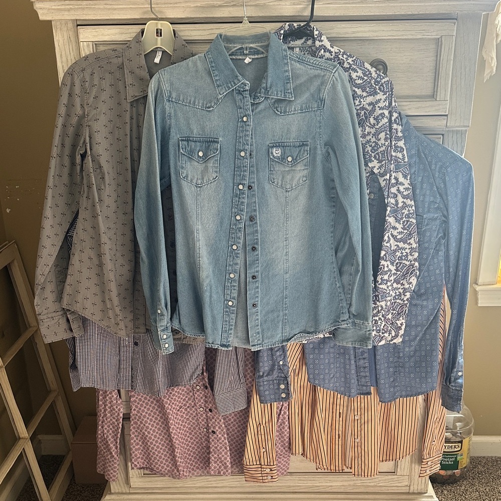 Lot of Cinch Women's Button Down Shirt Size Small - 7 shirts total